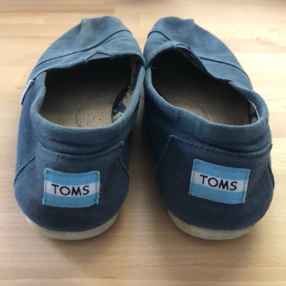 Navy blue TOMS 8.5 great conditions